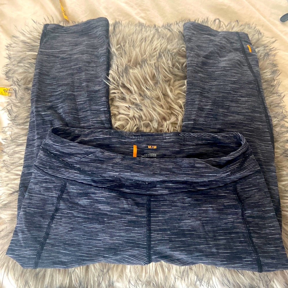 Lucy heather black cropped length leggings size medium